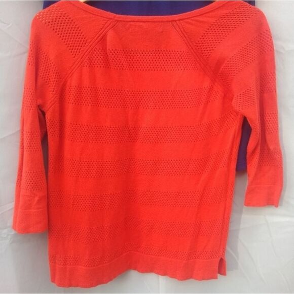 2 Banana Republic tops  - Picture 5 of 10